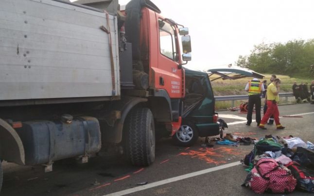 Imagini tulburătoare filmate înainte de, accidentul în care 9 români au murit în Ungaria, Șoferul făcea Live pe Facebook