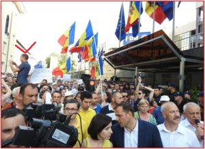 PAS cu DA, PAS, Platforma DA, protest 26 august, protest PMAN, PMAN, Ziua Independentei, 27 august, Chisinau, Maia Sandu, Andrei Nastase, Sergiu Ungureanu, activist civic, protestatar, protest la sediul PDM, sediul PDM, protest la casa lui Plahotniuc, Plahotniuc, societatea civila