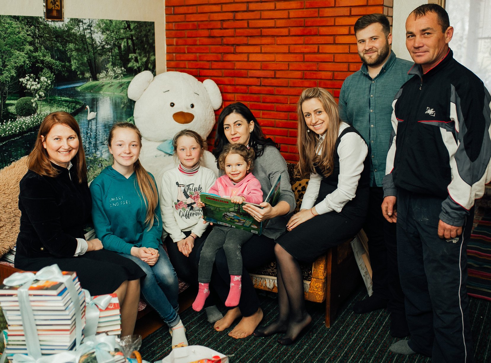 Fundația Edelweiss, Am dat start campaniei de Paști cu surprize și cadouri pentru familiile din Moldova, vlad plahontiuc, pdm pentru moldova, surprize pentru copii, fapte nu vorbe, partidul democrat