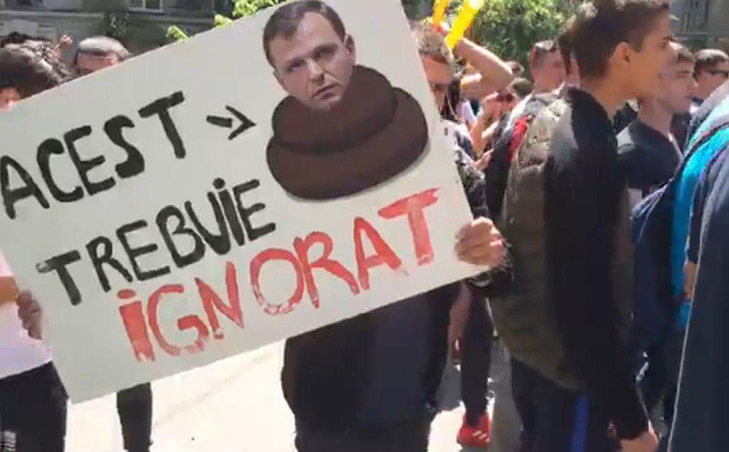 nastase sa scapat in pantaloni, nastase minciuni, nastase la proteste, protest blocul acum, protest platforma da, proteste chisinau, nastase si maia proteste, protest majorarea preturilor