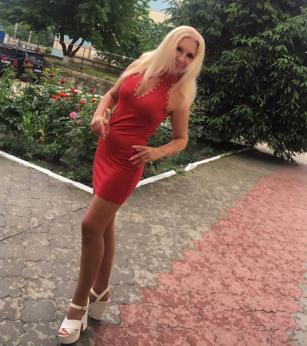 La 60 de ani într-o rochie ca la 30 de ani, Cât de provocator a pozat Tanti Ludmila, ludmila balan dan balan, vedete moldova, mereu tinara si frumaosa, 