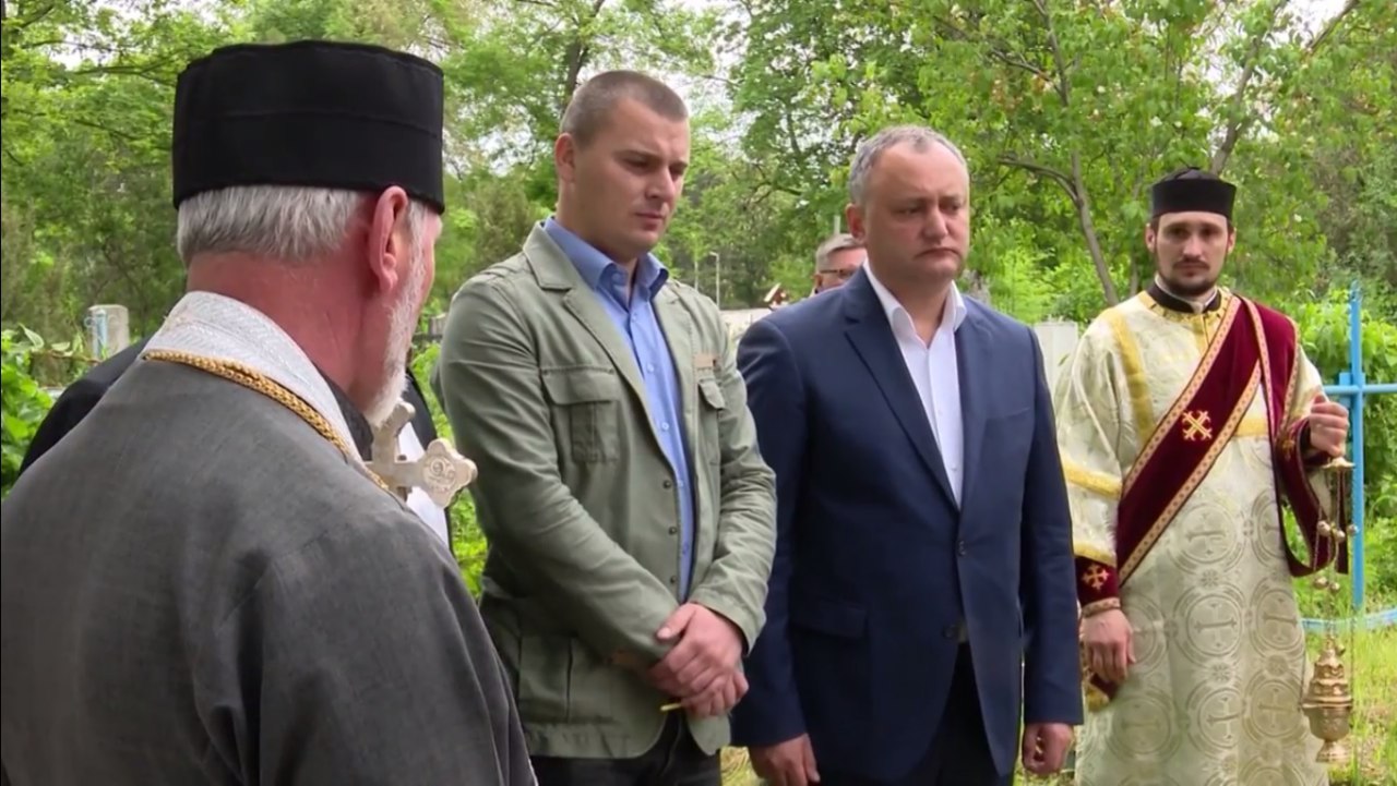 Ghenadie Valuță, cruzime fată de animale, preot tara cu masina un caine, Igor Dodon, PSRM, campania prezidentiala