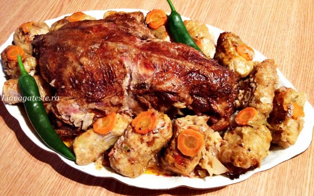 Rață cu sarmale, recetă, cum gătim rața, rață la cuptor, bucate de sărbători, sarmale,