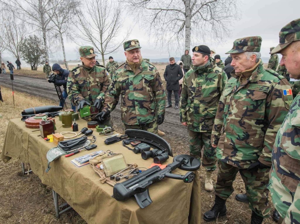 Igor Dodon, Uniformă Militară