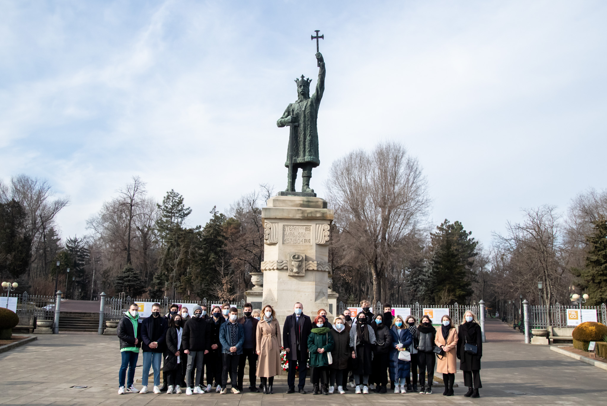 Foto Deputa Ii Psrm Au Depus Flori La Monumentul Lui Tefan Cel Mare I Sf Nt Telegraph Md