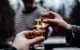 Două minore de 15 ani au fost internate după ce au fost găsite consumând alcool într-o casă nelocuită din sudul țării