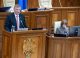 Deputați votând proiectul de lege pentru creșterea plafonului TVA în Parlament