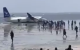 Avion prăbușit lângă Mogadiscio cu aripa dreaptă ruptă, fără victime raportate