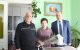 Soții Vasile și Maria Petrașcu din Ialoveni au fost felicitați de primarul Sergiu Armașu cu ocazia nunții de aur