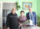 Soții Vasile și Maria Petrașcu din Ialoveni au fost felicitați de primarul Sergiu Armașu cu ocazia nunții de aur