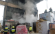 FOTO // Incendiu la un depozit de pe strada Uzinelor din Chișinău. Un bărbat a suferit arsuri