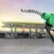 Benzina se ieftinește cu 26 de bani