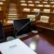 Parlamentul organizează audieri publice privind fraudele financiare online și telefonice