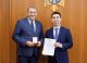 Mihai Popșoi i-a conferit ambasadorului Cosmin Dinescu medalia „Meritul Diplomatic” la încheierea mandatului