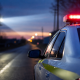 A răpit un automobil, a fugit de poliție și a avariat două autospeciale. Un tânăr, condamnat la un an și șase luni de închisoare