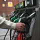 Carburanții continuă să se ieftinească