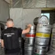 FOTO // Contrabandă spre Italia: Peste 180 mii de țigarete și sute de litri de alcool, descoperite într-un autocar plecat din Moldova