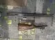 FOTO // Polițiștii din Cahul au descoperit o armă de foc și substanțe suspecte în urma unei percheziții
