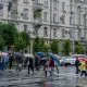 Ploaia continuă la Chișinău. Primăria recomandă utilizarea transportului public și evitarea parcării sub arbori