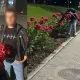 A vrut să impresioneze pe cineva cu un buchet de flori, dar a ajuns cu proces-verbal. Tânăr sancționat de carabinieri în centrul Chișinăului