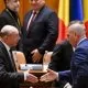 Traian Băsescu, despre criza politică din România: Bolojan a primit prin moțiune de cenzură „ordin constituțional de evacuare” din Palatul Victoria