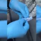 VIDEO // Poliția a reținut un cuplu pentru trafic de droguri în sectorul Centru al capitalei