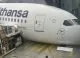 Incident grav pe aeroportul din Frankfurt: Un Boeing 787 Dreamliner s-a prăbușit pe bot după cedarea trenului de aterizare