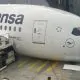 Incident grav pe aeroportul din Frankfurt: Un Boeing 787 Dreamliner s-a prăbușit pe bot după cedarea trenului de aterizare