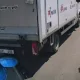 Incident pe strada Uzinelor din capitală: O femeie cât pe ce să fie lovită de un camion pe trecerea de pietoni