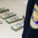 Pasager, prins pe Aeroportul Chișinău cu 28 000 de dolari nedeclarați