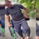 VIDEO // Zece cazuri de cerșetorie, documentate de polițiști în Chișinău: Persoane sancționate pentru că ar fi simulat dizabilități